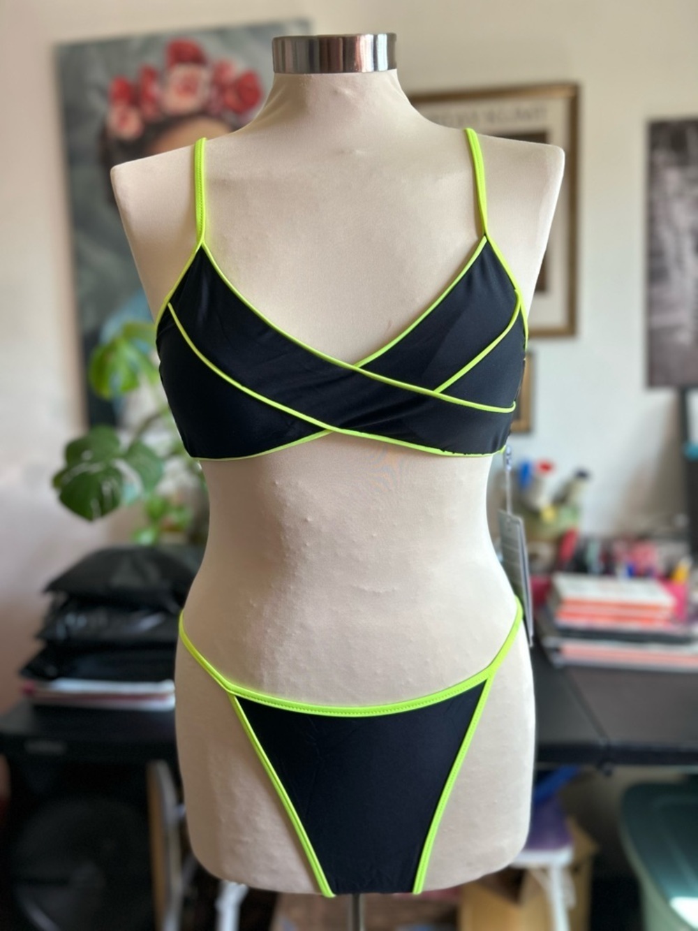 Yira 2 piece bikini black/neon green size Large